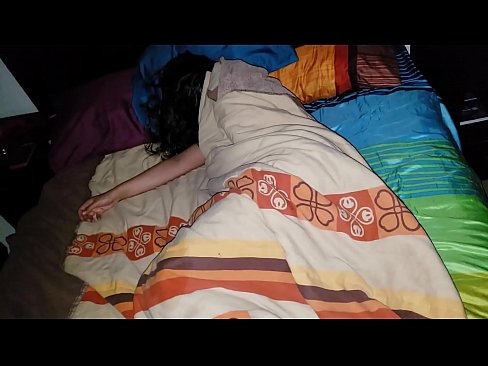 ❤️ Hijastro regañando a su joven madrastra mientras duerme ❤ Video de sexo en es.sitevox.top ❌️